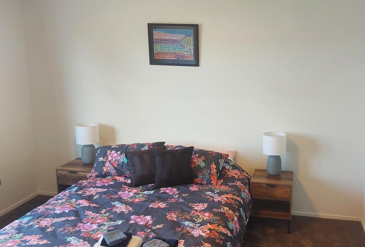 Cozy, New, Private 3 Bedroom Home Hamilton Eksteriør bilde