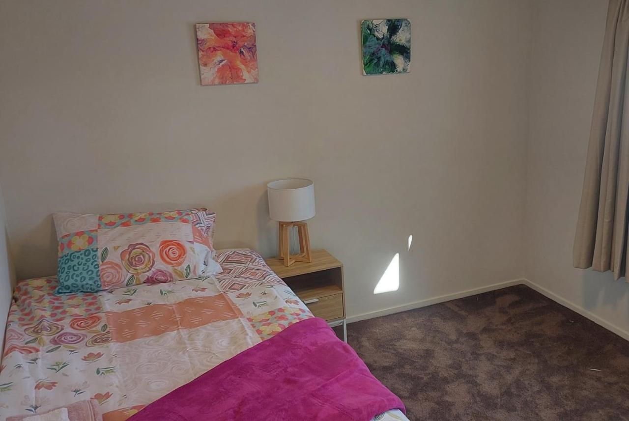 Cozy, New, Private 3 Bedroom Home Hamilton Eksteriør bilde